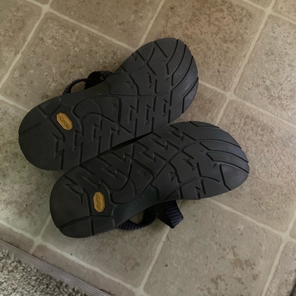 Multicolored chaco’s, toe strap women’s size 9. Great condition, barely worn - Picture 2 of 4